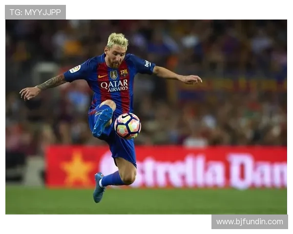 足球场上踩球的球星高清瞬间展现技巧与风采 足球场上踩球的球星高清瞬间展现技巧与风采