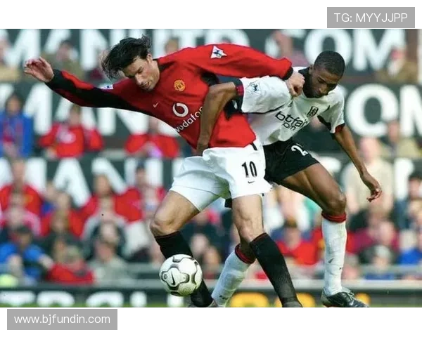 足球场上球星遭遇严重伤情提前离场球迷与队友共同为其祈祷恢复健康 足球场上球星遭遇严重伤情提前离场球迷与队友共同为其祈祷恢复健康