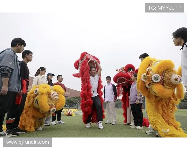 足球巨星齐聚舞狮庆盛典彰显运动与传统文化融合魅力 足球巨星齐聚舞狮庆盛典彰显运动与传统文化融合魅力